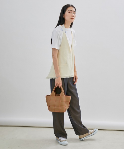 SALON adam et rope'（サロン アダム エ ロペ）の「GOOD LUCK COMES T/刺繍入りクルーネックTシャツ（Tシャツ/カットソー・レディース・ベージュ/オフホワイト/カーキ・FREE）」の11枚目の写真