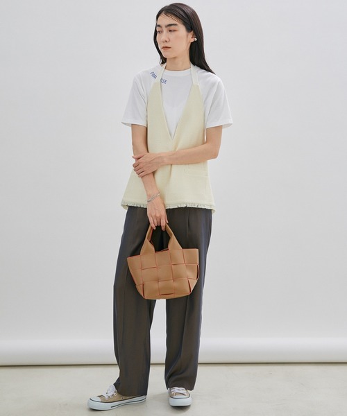 SALON adam et rope'（サロン アダム エ ロペ）の「GOOD LUCK COMES T/刺繍入りクルーネックTシャツ（Tシャツ/カットソー・レディース・ベージュ/オフホワイト/カーキ・FREE）」の12枚目の写真