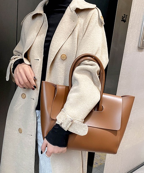 florist（フローリスト）の「【A4収納可】トレンドライクなフラップレザートートバッグ/レディースバッグ（ボストンバッグ・レディース・ブラウン/ベージュ/ダークブラウン/ブラック・FREE）」の16枚目の写真