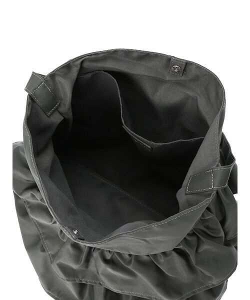 Green Parks(グリーンパークス)の「OTO.HA.フリルショルダーバッグ(ショルダーバッグ・レディース・カーキ/チャコールグレー・FREE)」の6枚目の写真