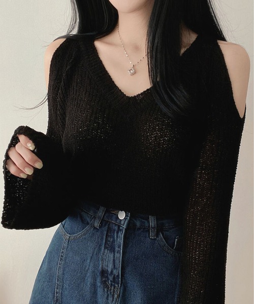 Chick（チック）の「オフショルダーシアーニット（ニット/セーター・レディース・ブラウン/ベージュ/ホワイト/ブラック・FREE）」の3枚目の写真