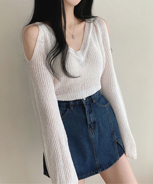 Chick（チック）の「オフショルダーシアーニット（ニット/セーター・レディース・ブラウン/ベージュ/ホワイト/ブラック・FREE）」の5枚目の写真