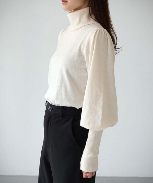 cheriella(シェリエラ)の「【cheriella】WEB限定サスティナブルパフスリーブニット(ニット/セーター・レディース・ブラック/アイボリー/グリーン/ワインレッド/ブルー・M)」の7枚目の写真