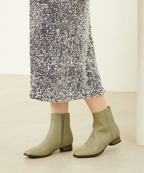 WA ORiental TRaffic(ダブルエーオリエンタルトラフィック)の「スクエアトゥラウンドヒールブーツ 32409(ブーツ・レディース・ブラック/ベージュ/グリーン・SS/S/M/L/LL/3L)」の1枚目の写真