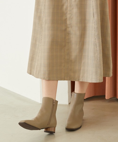 WA ORiental TRaffic(ダブルエーオリエンタルトラフィック)の「スクエアトゥラウンドヒールブーツ 32409(ブーツ・レディース・ブラック/ベージュ/グリーン・SS/S/M/L/LL/3L)」の16枚目の写真