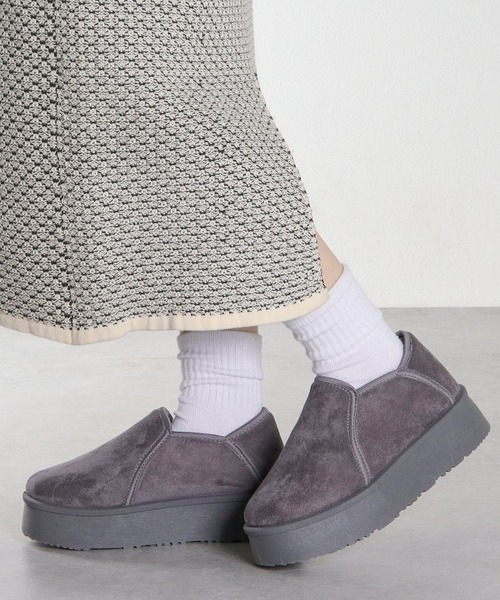 Dedes（デデス）の「厚底 ファースリッポン ムートンショートブーツ (6360)(6361)(6362)(6366)/Dedes（ブーツ・レディース・グレー系2/ブラウン系6/グレー/ブラック系1/グレー系1/ブラック/ブラウン系2/グレー系6/ブラウン/ブラック系6/ブラック系2/ブラウン系1/ベージュ系1/ベージュ/ベージュ系6/ベージュ系2・40/44/36/42/38/34）」の5枚目の写真