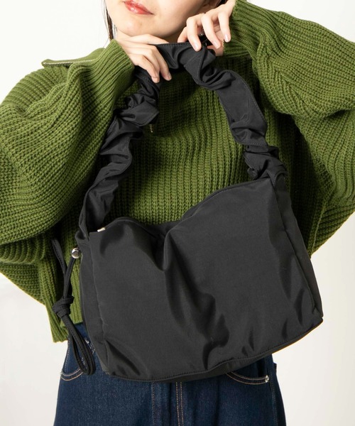 WEGO(ウィゴー)の「WEGO/ドロストギャザーショルダーバッグ(ショルダーバッグ・レディース・ブラック/オフホワイト/シルバー/ブラック系その他・FREE)」の3枚目の写真