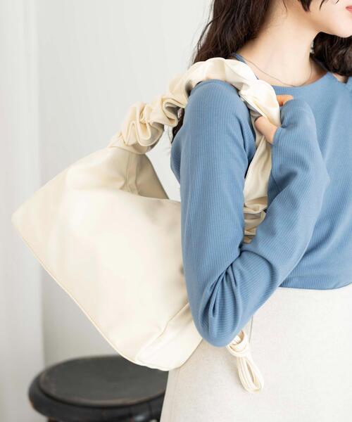 WEGO(ウィゴー)の「WEGO/ドロストギャザーショルダーバッグ(ショルダーバッグ・レディース・ブラック/オフホワイト/シルバー/ブラック系その他・FREE)」の1枚目の写真