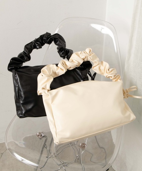 WEGO(ウィゴー)の「WEGO/ドロストギャザーショルダーバッグ(ショルダーバッグ・レディース・ブラック/オフホワイト/シルバー/ブラック系その他・FREE)」の5枚目の写真