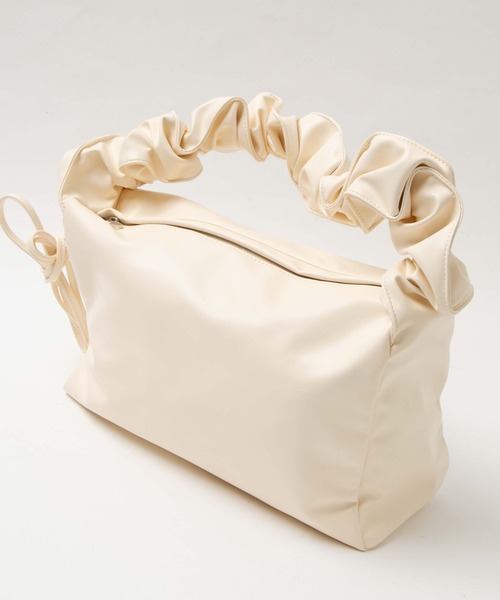 WEGO(ウィゴー)の「WEGO/ドロストギャザーショルダーバッグ(ショルダーバッグ・レディース・ブラック/オフホワイト/シルバー/ブラック系その他・FREE)」の6枚目の写真