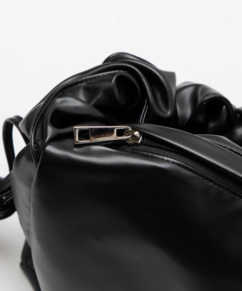 WEGO(ウィゴー)の「WEGO/ドロストギャザーショルダーバッグ(ショルダーバッグ・レディース・ブラック/オフホワイト/シルバー/ブラック系その他・FREE)」の13枚目の写真