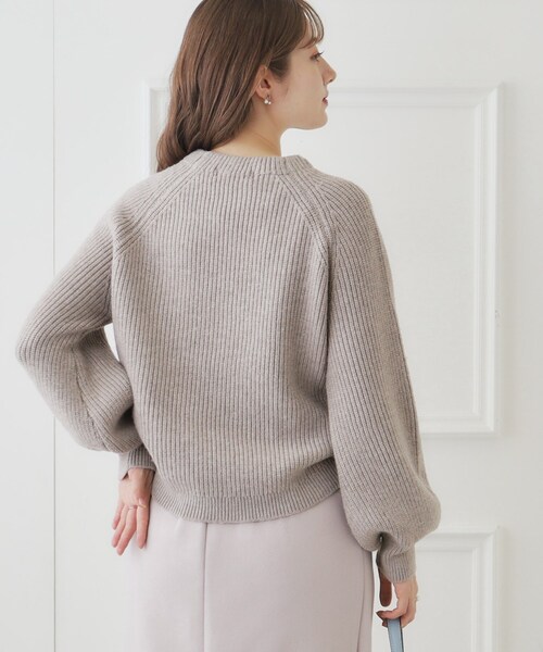 couture brooch(クチュールブローチ)の「◆【もちもちの肌触り】アラン柄×片畦 飾り釦ニット(ニット/セーター・レディース・ライトグレー/グリーン系/ピンク系/アイボリー・38/42)」の17枚目の写真