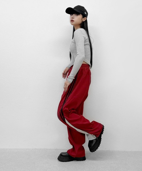 LVEU.(ラブユ.)の「【LVEU.】フロントジップオープンネックトップス / トップス カットソー リブ ジップ 羽織り カーディガン カーデ オープンネック クロップド ショート丈 ブラック グレー(Tシャツ/カットソー・レディース・ブラック/グレー・FREE)」の15枚目の写真