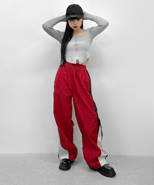 LVEU.(ラブユ.)の「【LVEU.】フロントジップオープンネックトップス / トップス カットソー リブ ジップ 羽織り カーディガン カーデ オープンネック クロップド ショート丈 ブラック グレー(Tシャツ/カットソー・レディース・ブラック/グレー・FREE)」の13枚目の写真