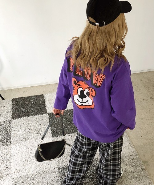 SHEENA(シーナ)の「FLOWbearプリントルーズロンT(Tシャツ/カットソー・レディース・ダークグリーン/ダークグレー/パープル/ホワイト・M)」の9枚目の写真