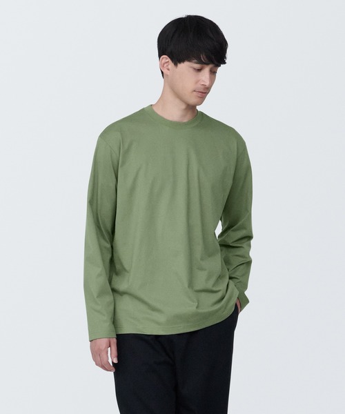 無印良品(ムジルシリョウヒン)の「紳士 天竺編みクルーネック長袖Tシャツ(Tシャツ/カットソー・メンズ・ホワイト/ネイビー系/ブラック/スモーキーグリーン系/グレー/ブルー系1/イエロー系3/スモークピンク・M/S/XL/L)」の4枚目の写真