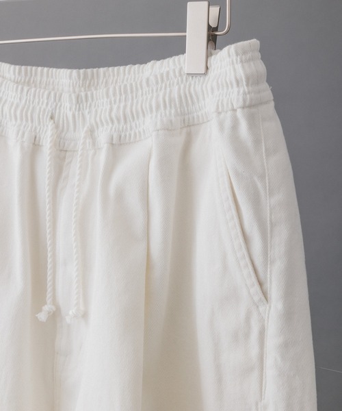 ADAM ET ROPE'(アダムエロペ)の「ホワイト デニム バギー ショーツ / ロングシーズン着用可能(デニムパンツ・メンズ・ホワイト・L/M)」の2枚目の写真