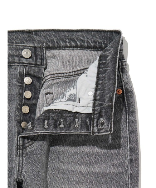 Levi's(リーバイス)の「Levi's/リーバイス 501(R) CROP ブラック HIT THE ROAD(デニムパンツ・レディース・ブラック・27inch/26inch/25inch/28inch/24inch/23inch)」の9枚目の写真