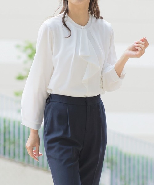 RIRIYANO(リリヤーノ)の「【RIRIYANO スカーフブラウス】(シャツ/ブラウス・レディース・ブラック/グレイッシュブルー/オフホワイト・LARGE/MEDIUM/X-LARGE)」の2枚目の写真