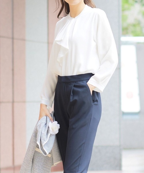 RIRIYANO(リリヤーノ)の「【RIRIYANO スカーフブラウス】(シャツ/ブラウス・レディース・ブラック/グレイッシュブルー/オフホワイト・LARGE/MEDIUM/X-LARGE)」の4枚目の写真