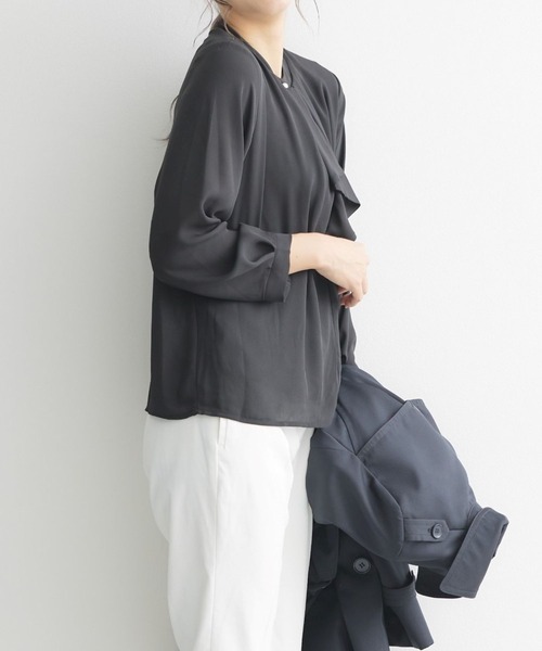 RIRIYANO(リリヤーノ)の「【RIRIYANO スカーフブラウス】(シャツ/ブラウス・レディース・ブラック/グレイッシュブルー/オフホワイト・LARGE/MEDIUM/X-LARGE)」の6枚目の写真