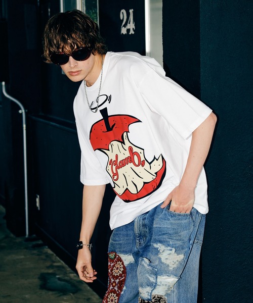 glamb(グラム)の「Eaten Apple T-Shirt / イートゥンアップルTシャツ(Tシャツ/カットソー・メンズ・ホワイト/ブラック・S/M/L)」の7枚目の写真