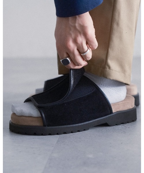 RAGEBLUE（レイジブルー）の「センターシーム/フェイクスウェードサンダル（サンダル・メンズ・ブラック・LARGE/MEDIUM）」の2枚目の写真