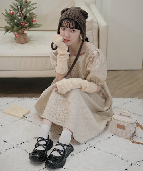 mimi toujours(ミミトゥジュール)の「スクエアネック パフスリーブ ワンピース mimi toujours×wei3h(ワンピース・レディース・ベージュ/ネイビー・M)」の2枚目の写真