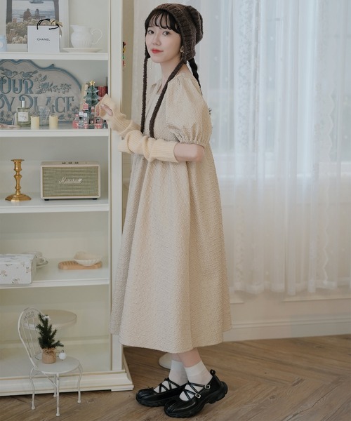 mimi toujours(ミミトゥジュール)の「スクエアネック パフスリーブ ワンピース mimi toujours×wei3h(ワンピース・レディース・ベージュ/ネイビー・M)」の3枚目の写真