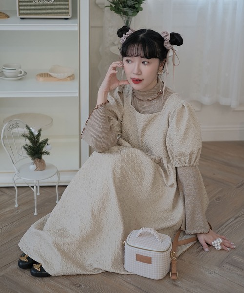 mimi toujours(ミミトゥジュール)の「スクエアネック パフスリーブ ワンピース mimi toujours×wei3h(ワンピース・レディース・ベージュ/ネイビー・M)」の4枚目の写真