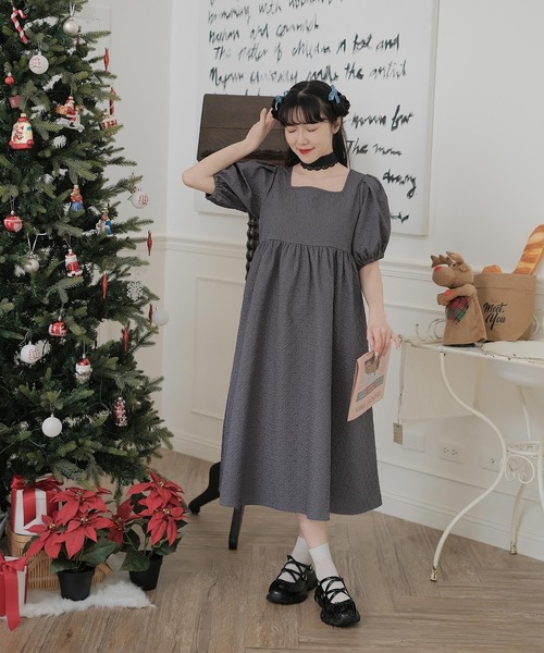 mimi toujours(ミミトゥジュール)の「スクエアネック パフスリーブ ワンピース mimi toujours×wei3h(ワンピース・レディース・ベージュ/ネイビー・M)」の11枚目の写真