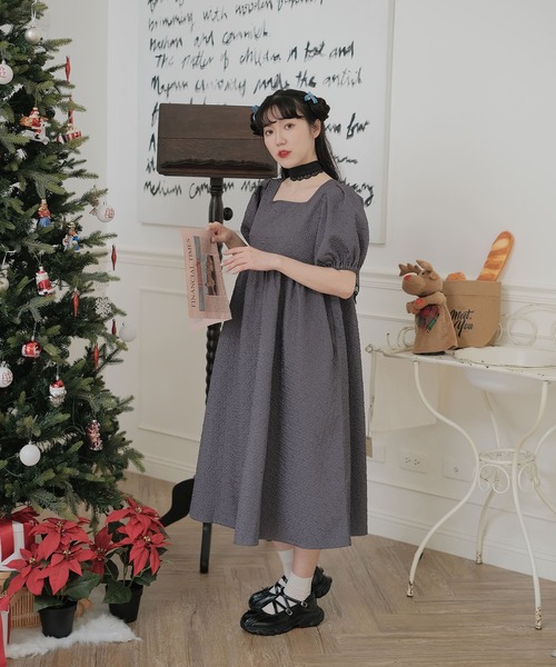 mimi toujours(ミミトゥジュール)の「スクエアネック パフスリーブ ワンピース mimi toujours×wei3h(ワンピース・レディース・ベージュ/ネイビー・M)」の12枚目の写真