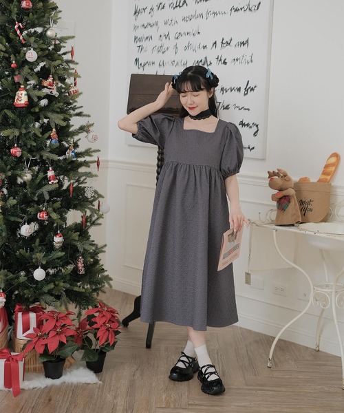 mimi toujours(ミミトゥジュール)の「スクエアネック パフスリーブ ワンピース mimi toujours×wei3h(ワンピース・レディース・ベージュ/ネイビー・M)」の13枚目の写真