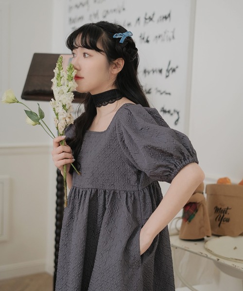 mimi toujours(ミミトゥジュール)の「スクエアネック パフスリーブ ワンピース mimi toujours×wei3h(ワンピース・レディース・ベージュ/ネイビー・M)」の15枚目の写真