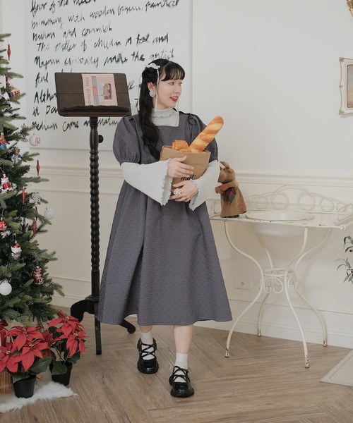 mimi toujours(ミミトゥジュール)の「スクエアネック パフスリーブ ワンピース mimi toujours×wei3h(ワンピース・レディース・ベージュ/ネイビー・M)」の19枚目の写真