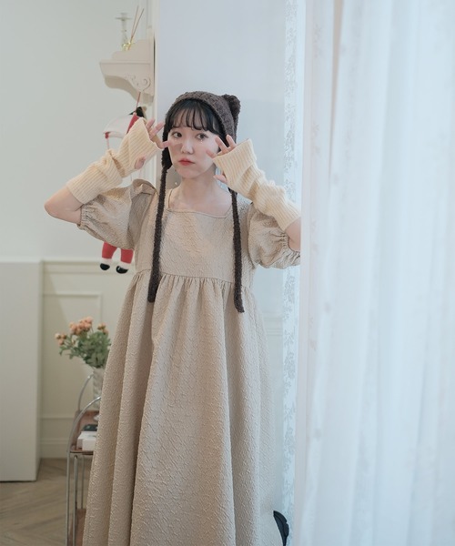 mimi toujours(ミミトゥジュール)の「スクエアネック パフスリーブ ワンピース mimi toujours×wei3h(ワンピース・レディース・ベージュ/ネイビー・M)」の8枚目の写真