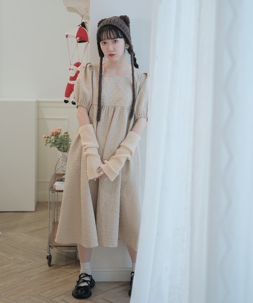 mimi toujours(ミミトゥジュール)の「スクエアネック パフスリーブ ワンピース mimi toujours×wei3h(ワンピース・レディース・ベージュ/ネイビー・M)」の9枚目の写真