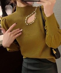 パール付き カットアウトハイネックニット
