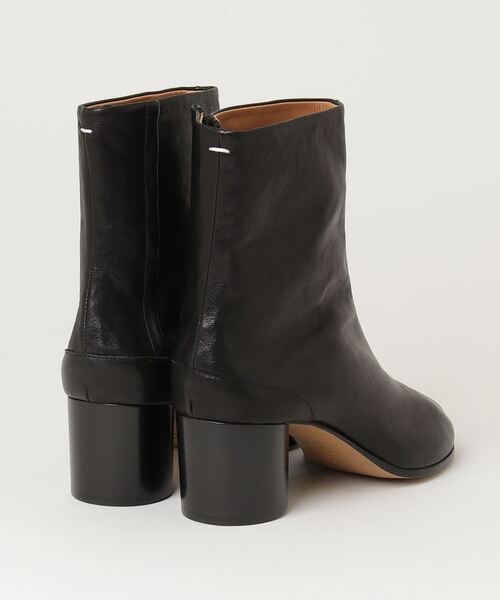 Maison Margiela(メゾンマルジェラ)の「TABI ANKLE BOOTS H60(ブーツ・レディース・ブラック・39/36)」の2枚目の写真
