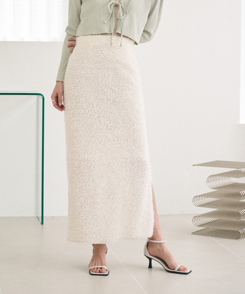 Stylevoice for xxx(スタイルヴォイスフォー)の「フェザータイトロングスカート(スカート・レディース・オフホワイト/ブラック・FREE)」の1枚目の写真