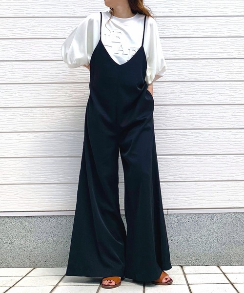 Q(キュー)の「キャミワイドサロペ(サロペット/オーバーオール・レディース・ベージュ/ブラック・MEDIUM)」の2枚目の写真