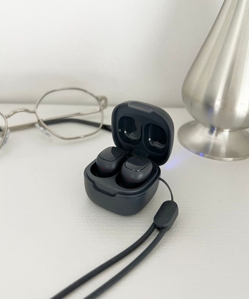 Me%(ミィパーセント)の「MPminiワイヤレスイヤホン 122332(ヘッドフォン/イヤホン・レディース・チャコールグレー/ベージュ・FREE)」の2枚目の写真