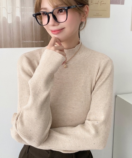 moment+（モーメントプラス）の「ラインストーンハイネックニットプルオーバー（ニット/セーター・レディース・レッド/アイボリー/ブラック/ナチュラル/チャコールグレー/杢グレー・M/L）」の5枚目の写真