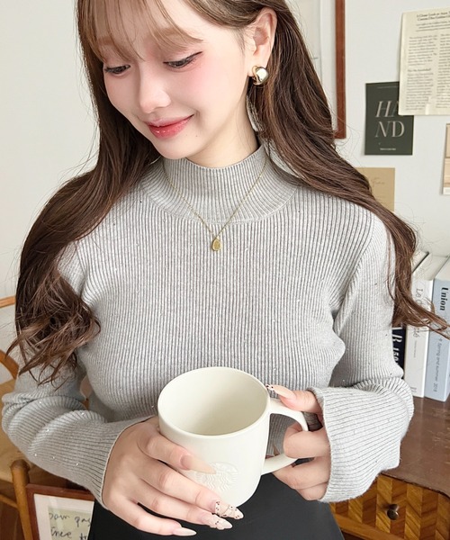 moment+（モーメントプラス）の「ラインストーンハイネックニットプルオーバー（ニット/セーター・レディース・レッド/アイボリー/ブラック/ナチュラル/チャコールグレー/杢グレー・M/L）」の18枚目の写真