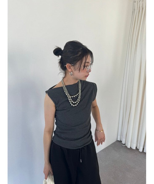 HANNE(アン)の「アシメネックTシャツ(Tシャツ/カットソー・レディース・ホワイト/ブラック/グレー・FREE)」の6枚目の写真