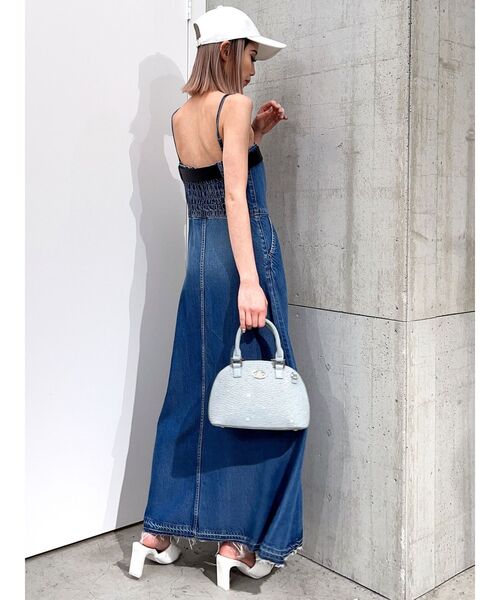 GYDA(ジェイダ)の「ベアデニムロングワンピース(ワンピース・レディース・ブルー/ライトブルー・FREE)」の10枚目の写真