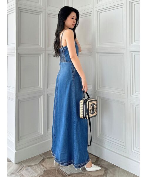 GYDA(ジェイダ)の「ベアデニムロングワンピース(ワンピース・レディース・ブルー/ライトブルー・FREE)」の19枚目の写真