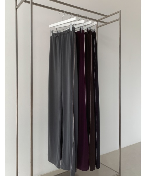 Didot.showroom（ディドット ショールーム）の「【DIDOT.】サイドラインパイピングトラックパンツ（スウェットパンツ・レディース・ブラウン/パープル/ネイビー/チャコール・FREE）」の6枚目の写真
