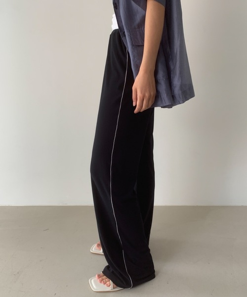 Didot.showroom（ディドット ショールーム）の「【DIDOT.】サイドラインパイピングトラックパンツ（スウェットパンツ・レディース・ブラウン/パープル/ネイビー/チャコール・FREE）」の15枚目の写真