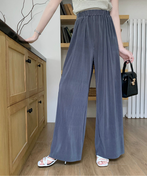 emi+(エミプラス)の「万能サマーリブワイドパンツ(その他パンツ・レディース・チャコールグレー/アイボリー/ブルー/グリーン/ブラック・FREE)」の4枚目の写真
